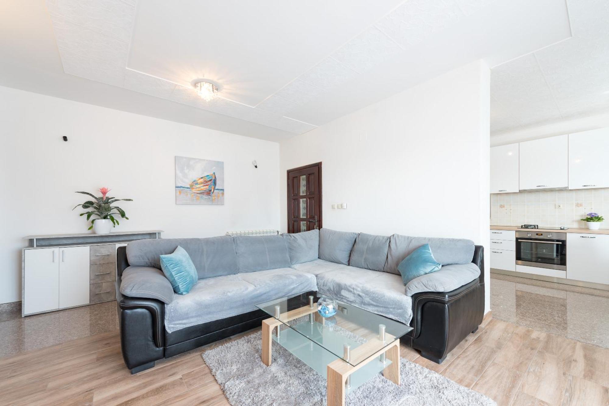 Luxury Apartment With Garden Jacuzzi And Wellness Трогир Экстерьер фото