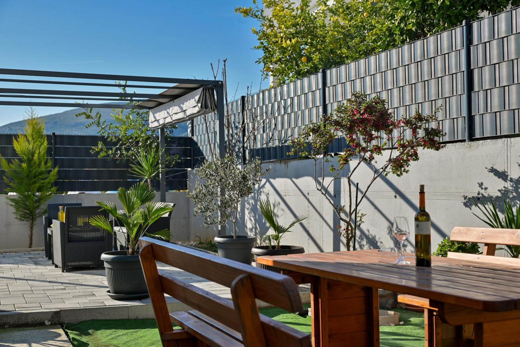 Luxury Apartment With Garden Jacuzzi And Wellness Трогир Экстерьер фото