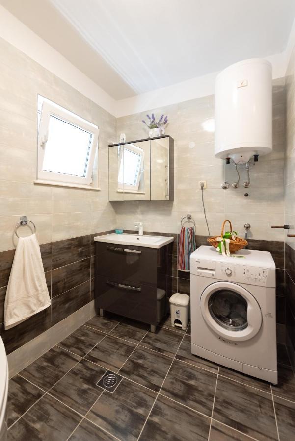 Luxury Apartment With Garden Jacuzzi And Wellness Трогир Экстерьер фото