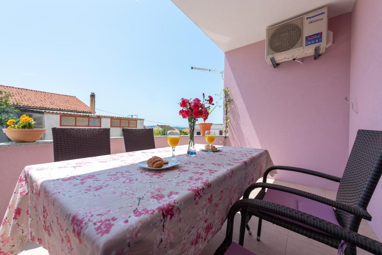 Luxury Apartment With Garden Jacuzzi And Wellness Трогир Экстерьер фото
