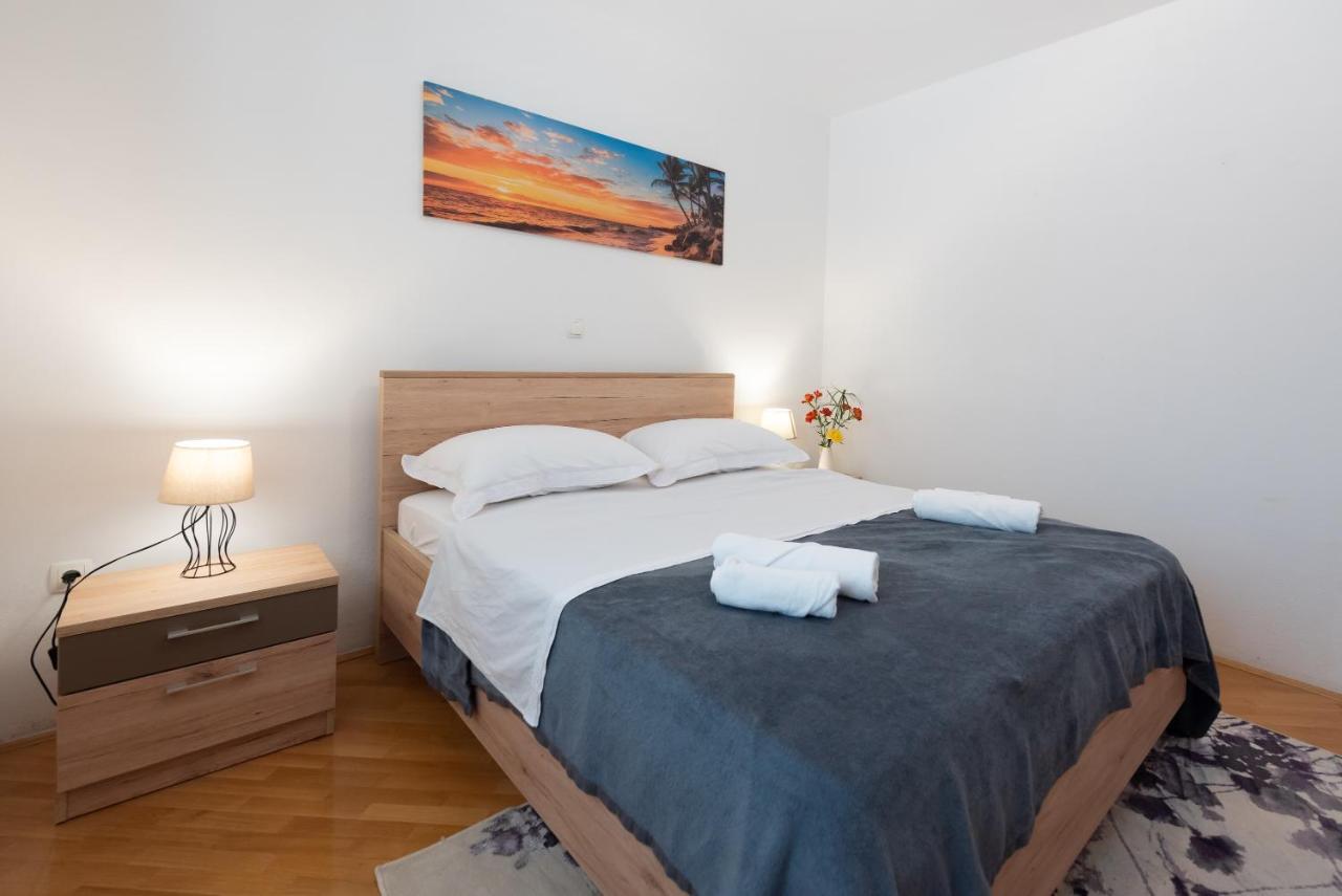 Luxury Apartment With Garden Jacuzzi And Wellness Трогир Экстерьер фото